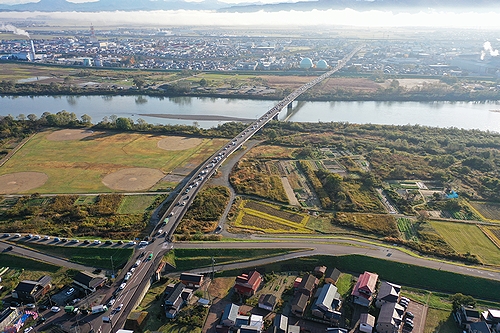 「通勤時間帯の蔵王橋」の画像