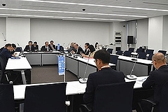 「まちづくり・新エネルギー対策特別委員協議会の様子」の画像