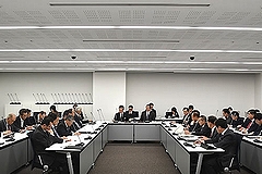 「行政監視機能強化検討特別委員会の様子」の画像