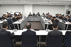 「行政監視機能強化検討特別委員会の様子」の画像