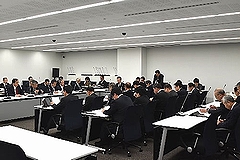 「行政監視機能強化検討特別委員会の様子」の画像