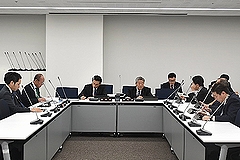 「まちづくり・新エネルギー対策特別委員協議会の様子」の画像