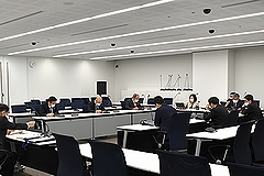 「まちづくり・新エネルギー対策特別委員協議会の様子」の画像