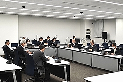 「人口減少対策特別委員協議会の様子」の画像