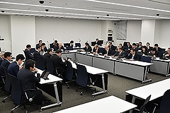 「第1回議会活性化特別委員会の様子」の画像