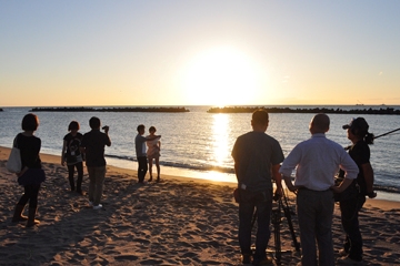 「寺泊では、海に映る夕日がとってもきれい」の画像