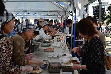 「今回の目玉はオリジナル丼を作る「のっけてって丼」」の画像