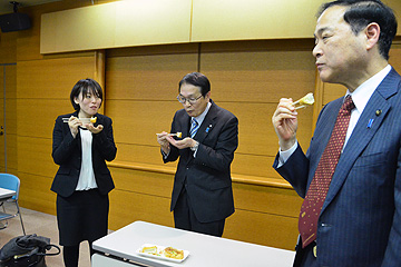 「揚げたても味わっていただきました」の画像