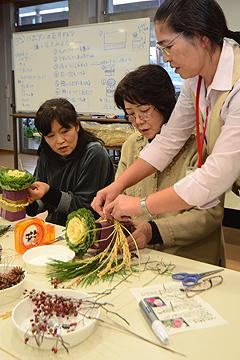 「つぎは鉢の飾り付け」の画像