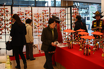 「華やかな「つるし雛」」の画像