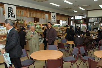 「１階は栃尾の特産品を販売」の画像