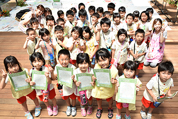 「表紙は小学生202人が人文字でつくった長岡花火」の画像