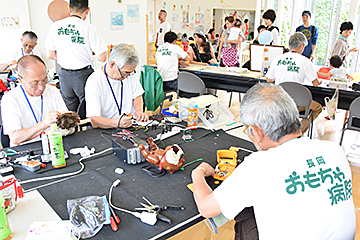 「「長岡おもちゃ病院」も大忙し」の画像