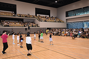 「バラエティ豊かなステージが会場を盛り上げました」の画像