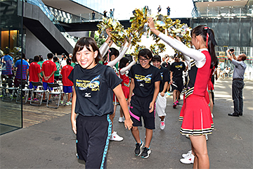 「集まった市民160人も大きな拍手を送りました」の画像