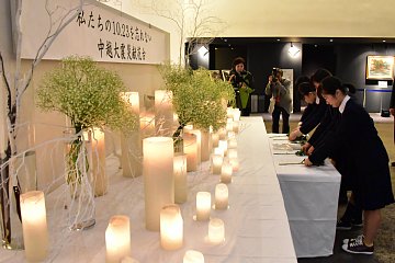 「アオーレ長岡に設置した献花台」の画像