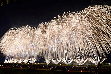 「長岡まつり大花火大会」の画像