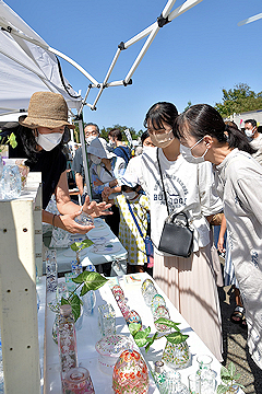 「県内外から26の作家が参加」の画像1