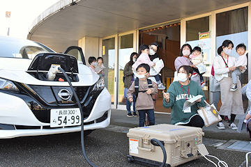 「子育ての駅ぐんぐんに電気自動車が登場」の画像