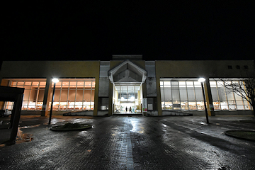 「夜の中央図書館」の画像