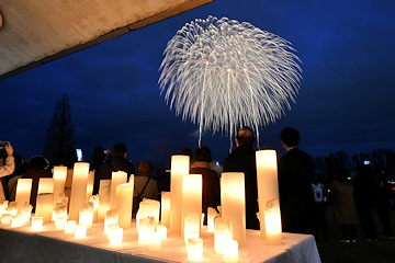 「夜空に響いた花火」の画像2