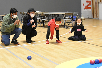 「「ボッチャ」に挑戦」の画像2