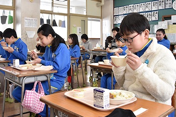 「ハワイの食文化に親しみました」の画像