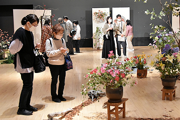 「アートフラワー作品展」の画像