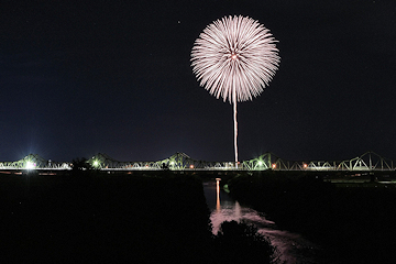 「慰霊の花火「白菊」」の画像4