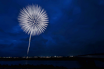 「慰霊と平和への祈り」の画像