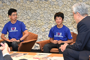 「雨の日も休まず練習をしている両選手」の画像