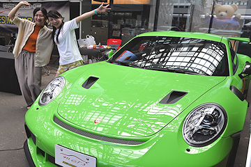 「ポルシェのプレミアム車も展示」の画像