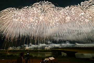 「米百俵花火・尺玉100連発」の画像2