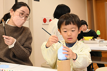 「来年の干支・辰の張り子に絵付け」の画像1