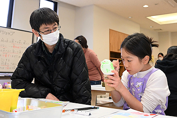 「来年の干支・辰の張り子に絵付け」の画像2