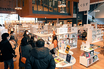 「ミライエ長岡と旧第四北越銀行の建物を見学」の画像1