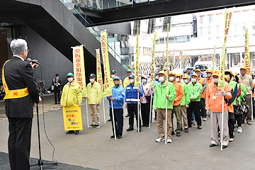 「アオーレ長岡で行った街頭広報出発式」の画像