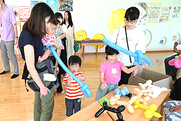 「来館者みんなでお祝い」の画像2