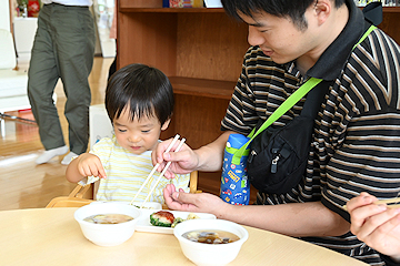 「「家でも作ってみたい」と笑顔で話しました」の画像1