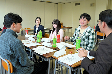 「学生たちの率直な考えを聞き取りました」の画像1